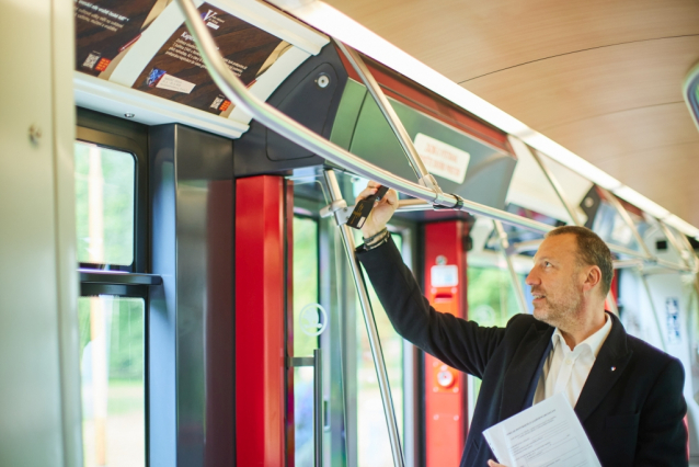 Do pražských ulic vyjela speciální tramvaj odkazující na výročí 80 let od Pražského povstání