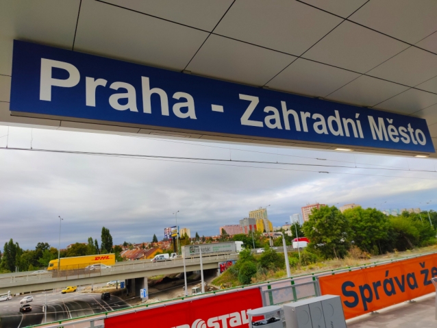 Zase špatně! Rekonstrukce nádraží Zahradní Město zapomněla na cyklisty