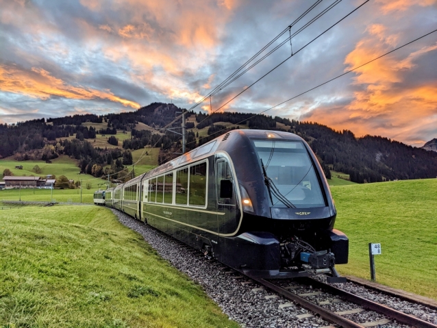 Švýcaři spustili vlak nabitý technologiemi od podvozku po palubu
