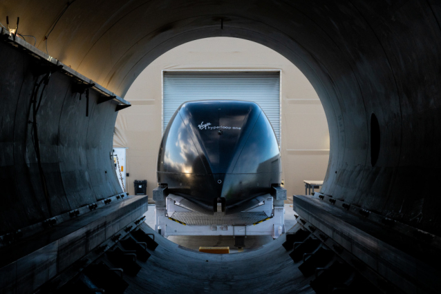 Hyperloop svezl první pasažéry