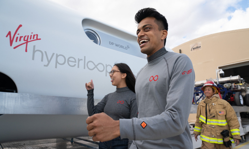 Hyperloop svezl první pasažéry Hyperloop svezl první pasažéry