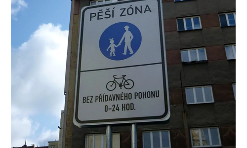 Na pěší zonu v Ostravě nesmějí elektrokola a elektrokoloběžky Na pěší zonu v Ostravě nesmějí elektrokola a elektrokoloběžky