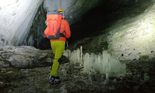 Tři skialpinisté se rozdělili na Hoher Göll a jeden se zabil Tři skialpinisté se rozdělili na Hoher Göll a jeden se zabil