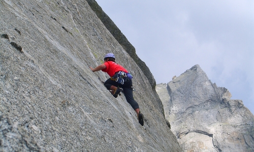 Konzul stříhá občanky Konzul stříhá občanky