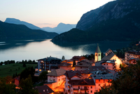 Nejlepší italské jezero Molveno Nejlepší italské jezero Molveno