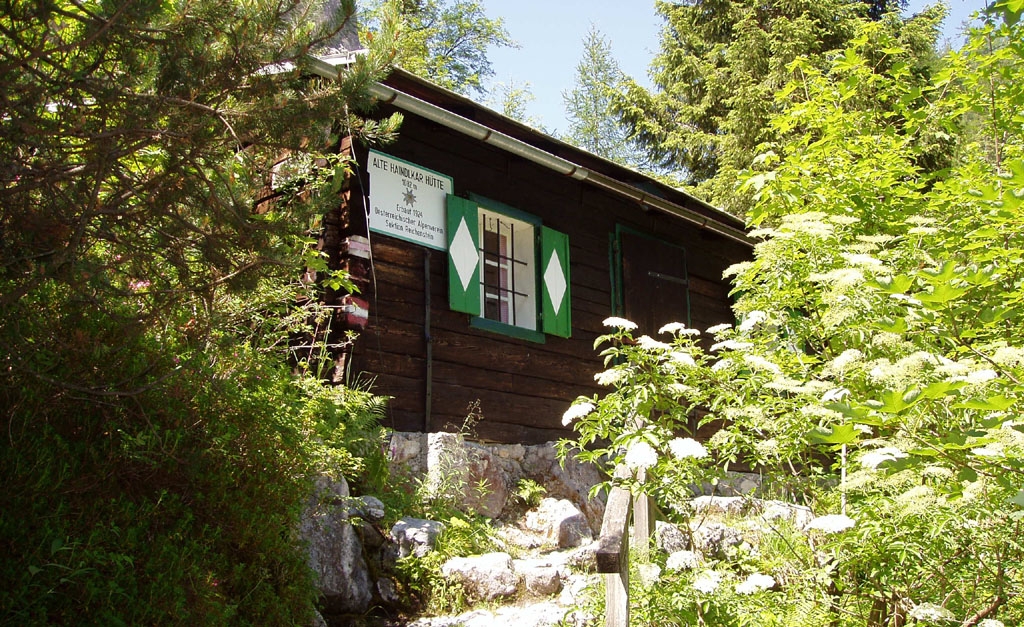 Gesäuse, stará chata Haindlkarhütte.