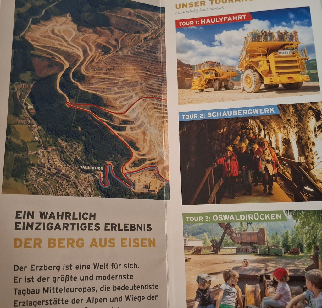 Eisenerz. Obrovský důl na železnou rudu.