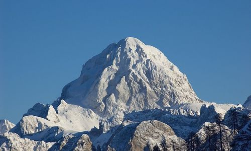 Nebezpečný sníh a led v Julských a Kamnických Alpách Nebezpečný sníh a led v Julských a Kamnických Alpách