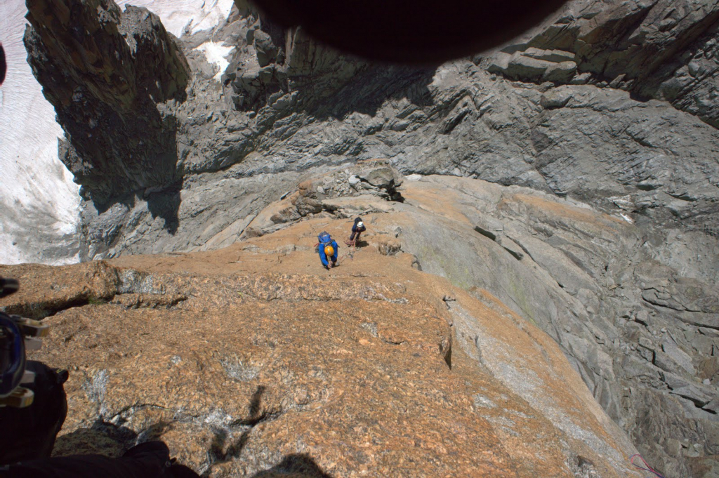 Grand Capucin. Italové lezou za námi ve Swiss route.