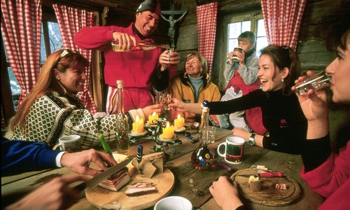 Čeští turisté odjíždějí do Rakouska Čeští turisté odjíždějí do Rakouska