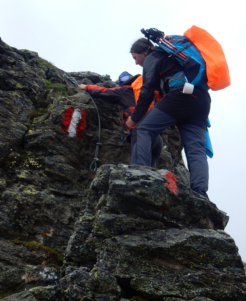 Skalní hřeben nedaleko Glungezer Hütte v Tuxer Alpen.