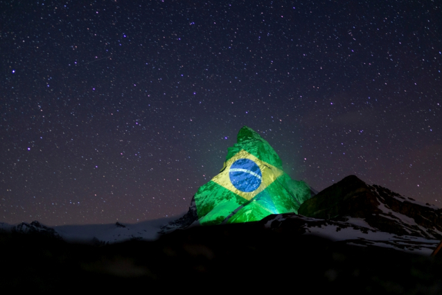 Rozsvícený Matterhorn posiluje naději