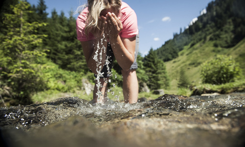 Pěší turistika s bolestí: Je ideální užívat léky proti bolesti? Pěší turistika s bolestí: Je ideální užívat léky proti bolesti?