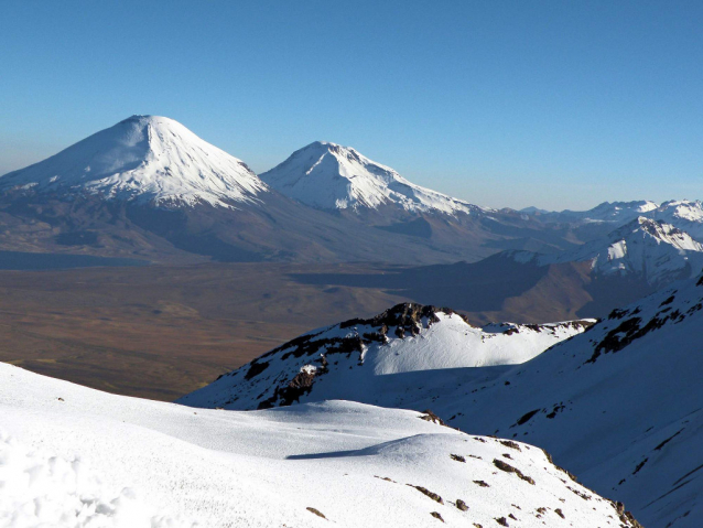 Acotango (6052 m): mezi vulkány na hranicích Bolívie a Chile