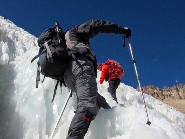 Acotango (6052 m): mezi vulkány na hranicích Bolívie a Chile