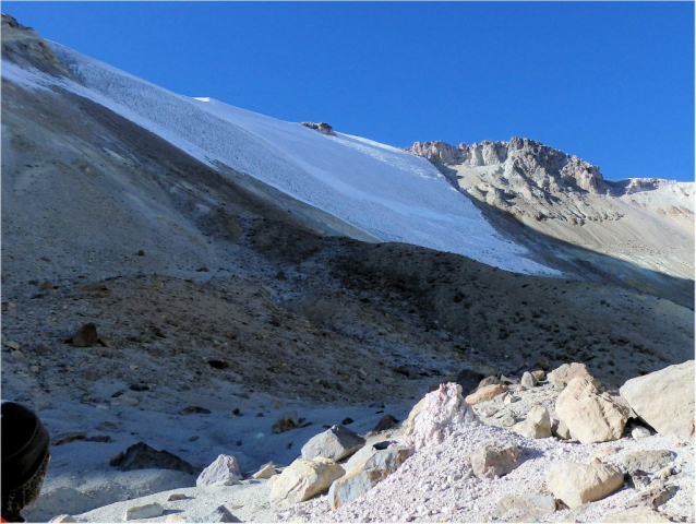 Acotango (6052 m): mezi vulkány na hranicích Bolívie a Chile