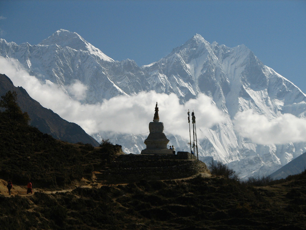 Nepál. Sagamartha Trek: pohled na Mount Everest a Lhotse. 