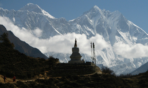 Zemětřesení postihlo Nepál a Everest Zemětřesení postihlo Nepál a Everest