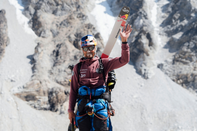 Andrzej Bargiel Skis from the Summit of Mount Everest to Base Camp, Without Supplementary Oxygen.