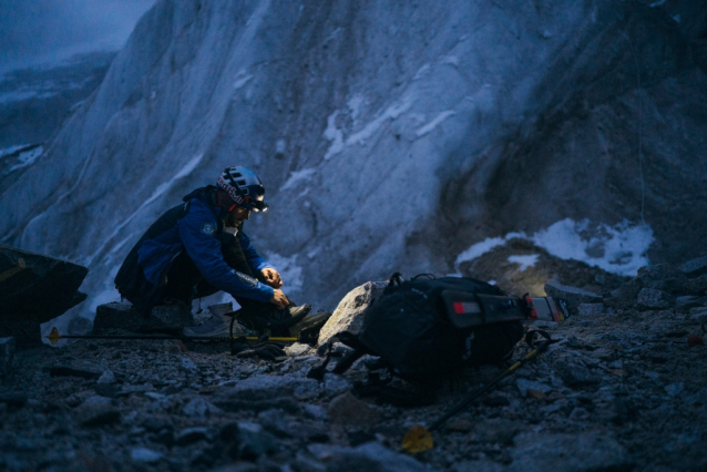 Andrzej Bargiel Skis from the Summit of Mount Everest to Base Camp, Without Supplementary Oxygen.