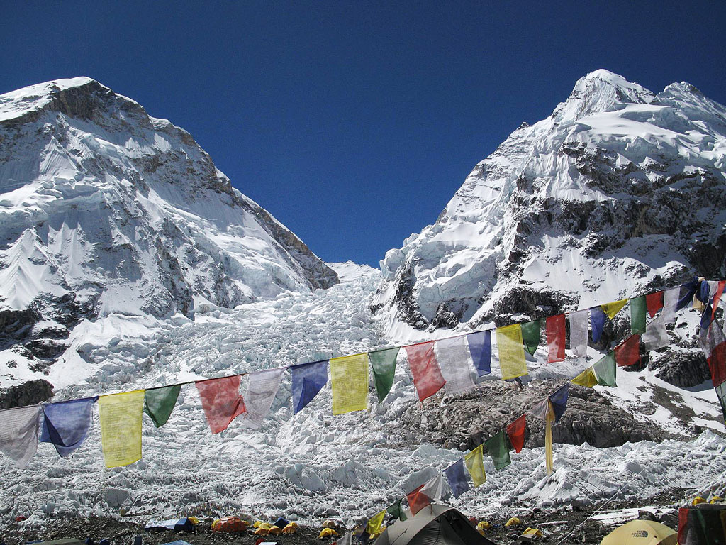 Mount Everest. Ledopád Khumbu na jižní straně hory.