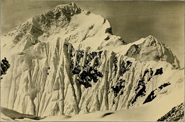 Mount Everest: nejvyšší hora světa (8850 m)