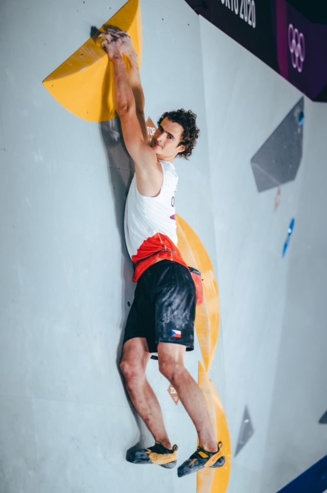 Adam Ondra se v Tokiu probojoval do finále. První krok splnil!