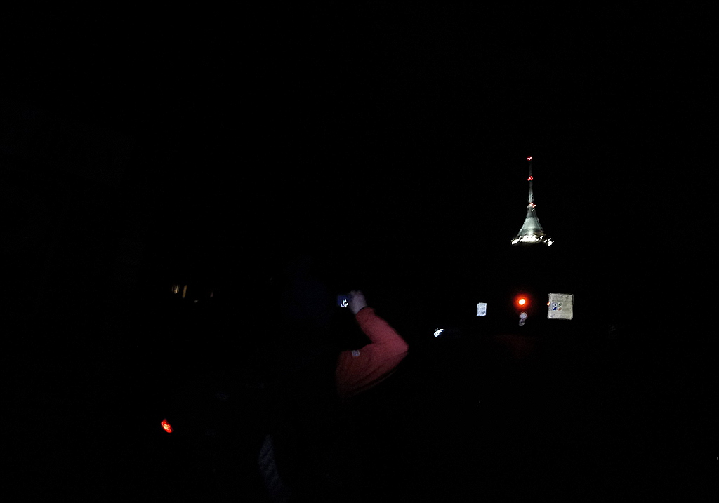 Noční pohled na Ještěd od chaty Ještědka.