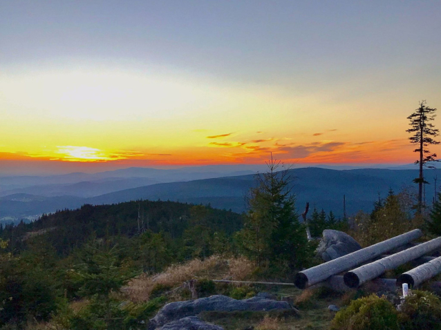 Podzimní Třístoličník nabízí úchvatné výhledy na Šumavu i Alpy