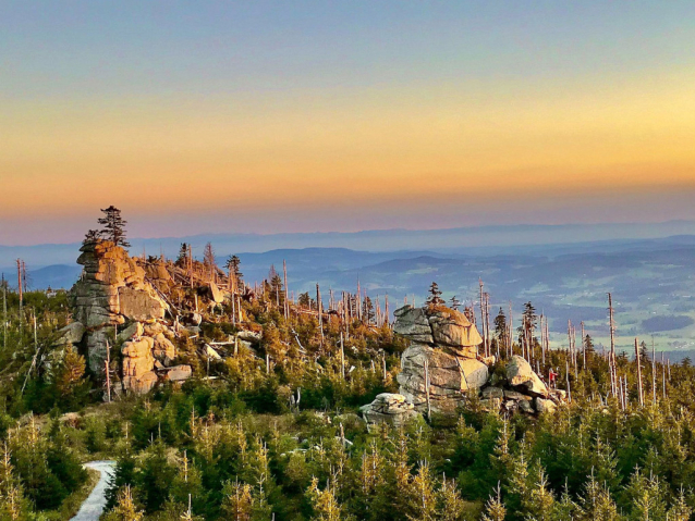 Podzimní Třístoličník nabízí úchvatné výhledy na Šumavu i Alpy