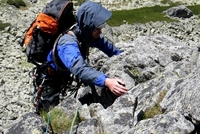 Lezecký výlet mezi zelenou, červenou a bílou Lezecký výlet mezi zelenou, červenou a bílou