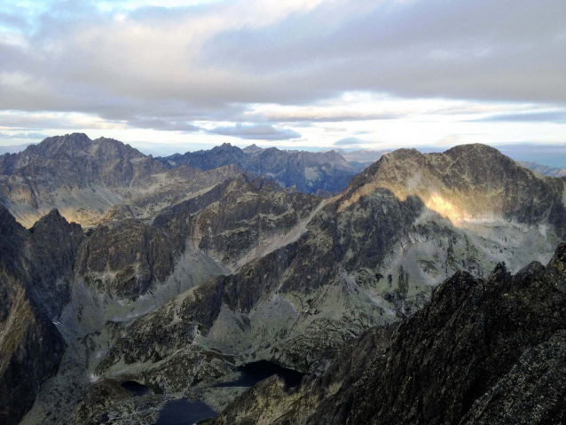 Tatry po hřebeni z Lomničáku dál