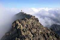 Tatry po hřebeni z Lomničáku dál Tatry po hřebeni z Lomničáku dál