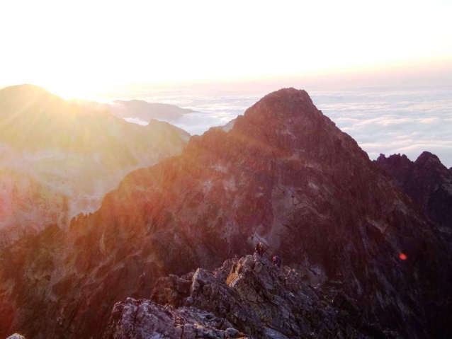 Tatry po hřebeni z Lomničáku dál