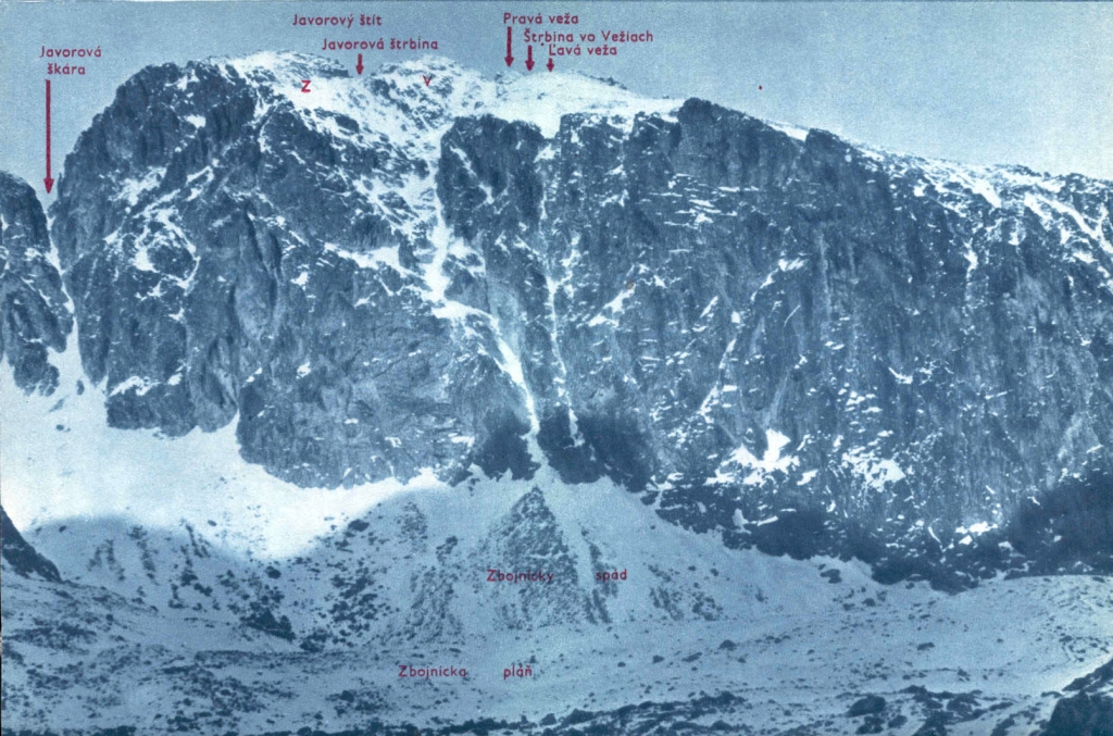 Javorový štít. Vlevo Javorová škára, uprostřed centrální žlab. Nad Velkou Studenou dolinou.