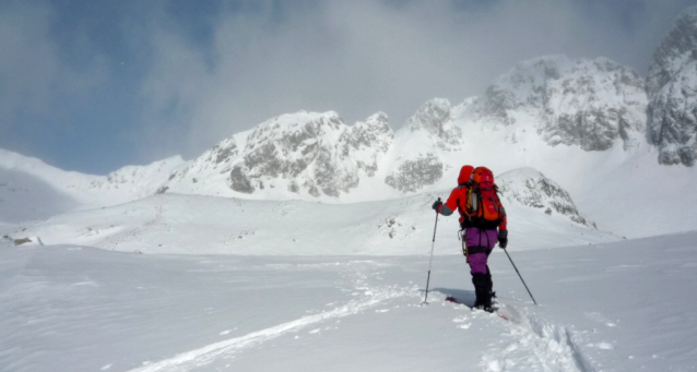 Skialpinistu bez pípáku zabila lavina nad Zbojnickou chatou