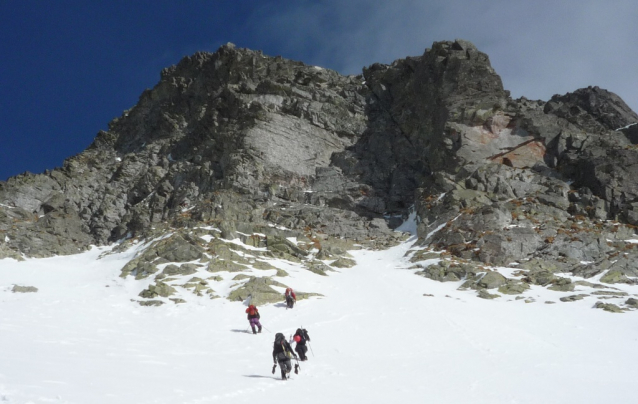 Skialpinistu bez pípáku zabila lavina nad Zbojnickou chatou