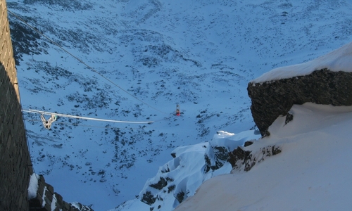 Z Lomnického štítu se po sněhu zřítil polský turista Z Lomnického štítu se po sněhu zřítil polský turista