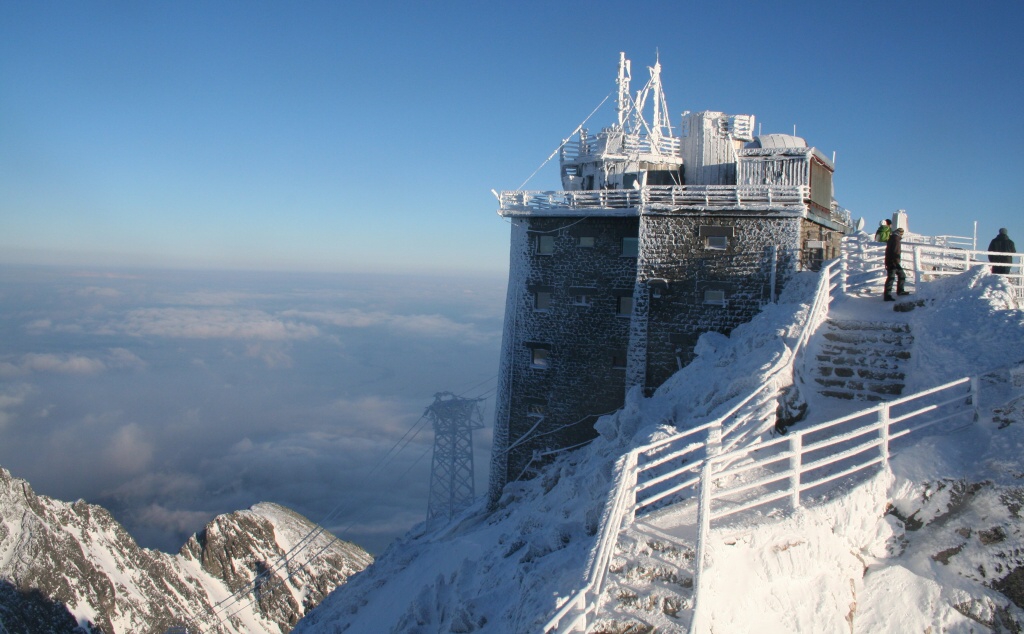 Vysoké Tatry, Lomnický štít, observatoř na vrcholu.