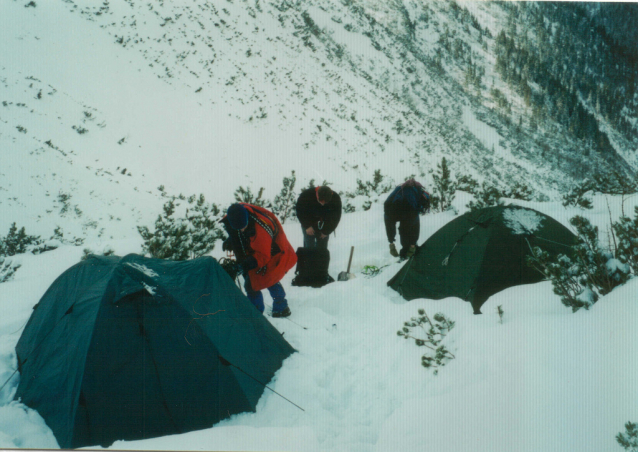 Roháče: sněžnice, mačky, cepíny