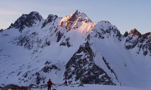 První lavinová oběť sezony ve Vysokých Tatrách byl horský vůdce