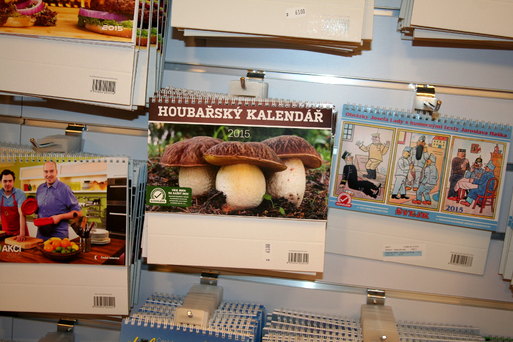 Houbařský stolní kalendář 2015 se prodává v Paláci Knih Luxor na Václavském náměstí v Praze. 