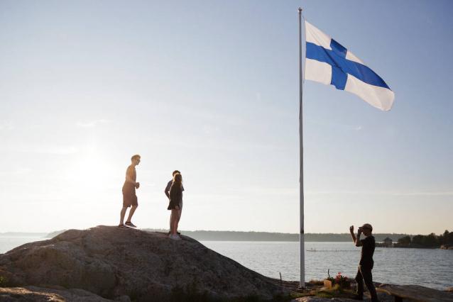 The world congratulates the 100-year-old Finland by lighting up in blue and white