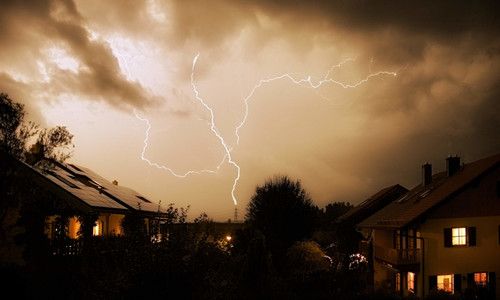 Proti bouřce chrání elektrické spotřebiče jen necelá polovina lidí