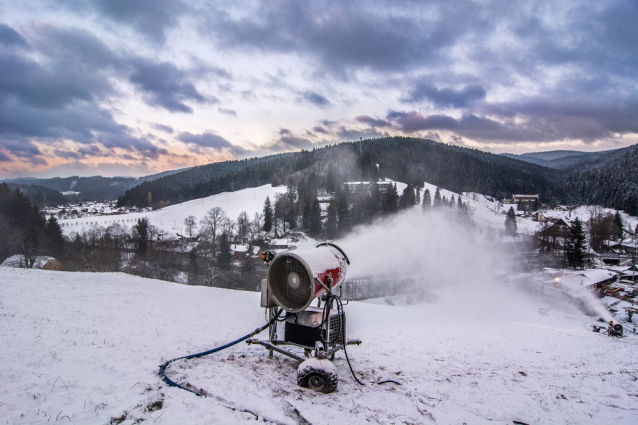 Ski areál Razula zahájil večerní lyžování