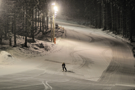 Ski areál Razula zahájil večerní lyžování