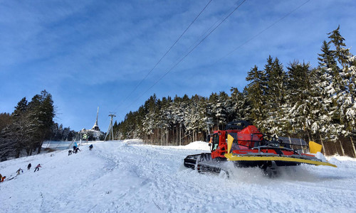 Ještěd na Silvestra lyžuje za 500 Kč