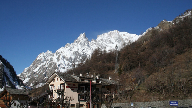 Courmayeur: závěje prašanu