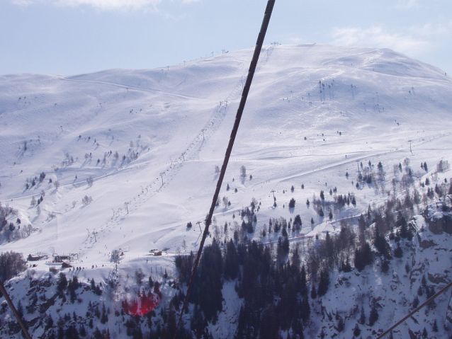 Čtyři dlouhé sjezdovky a šest freeridových zón 