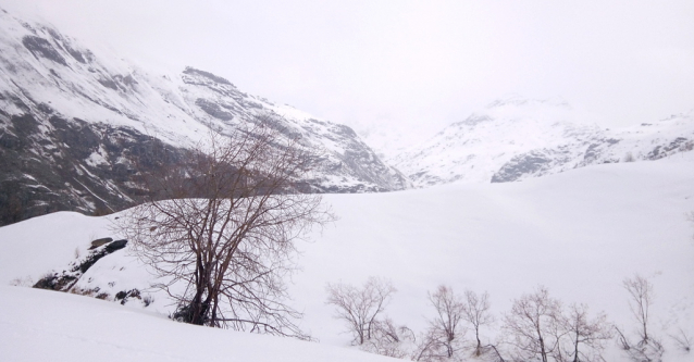 Bonneval sur Arc, zapadlé lyžování v hlubokém savojském údolí